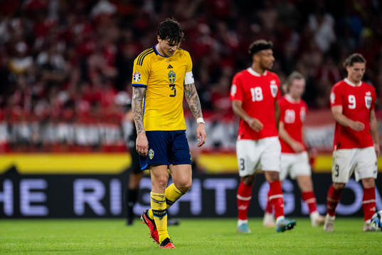 Victor Nilsson Lindelöf of Sweden looks dejected