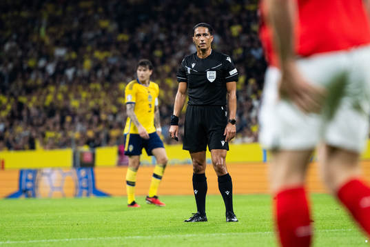 Referee Serdar Gözübüyük
