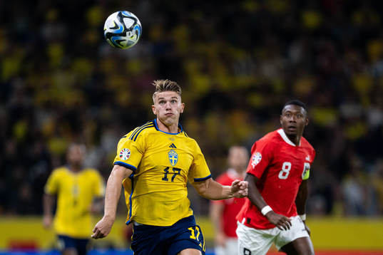 Viktor Gyökeres of Sweden and David Alaba of Austria