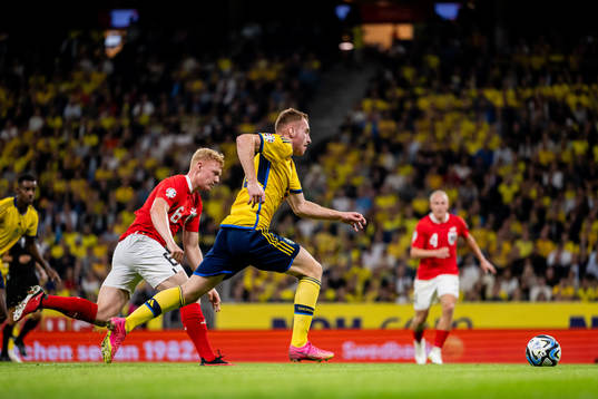 Nicolas Seiwald of Austria and Dejan Kulusevski of Sweden