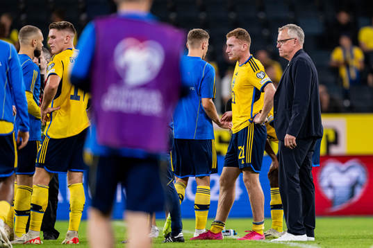 Dejan Kulusevski and Head coach Janne Andersson of Sweden