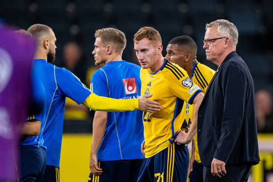 Dejan Kulusevski and Head coach Janne Andersson of Sweden