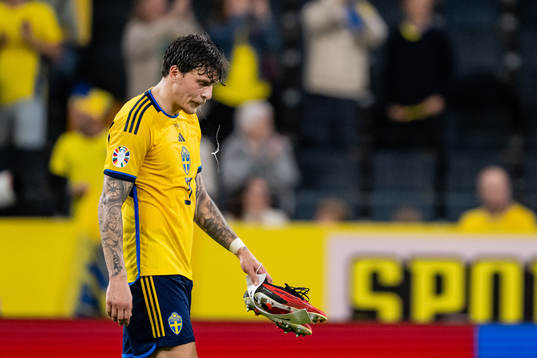 Victor Nilsson Lindelöf of Sweden looks dejected