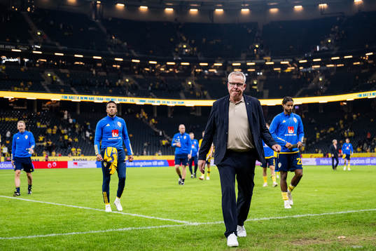 Head coach Janne Andersson of Sweden looks dejected