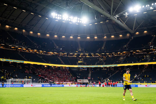 Victor Nilsson Lindelöf of Sweden looks dejected