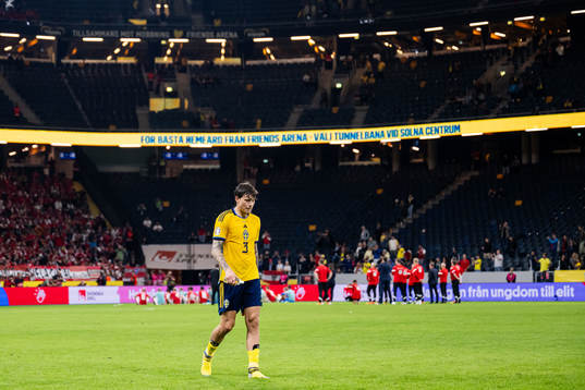 Victor Nilsson Lindelöf of Sweden looks dejected