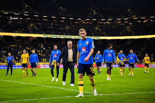 Head coach Janne Andersson of Sweden looks dejected