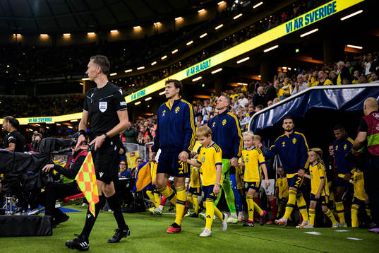 Victor Nilsson Lindelöf, goalkeeper Robin Olsen, Linus