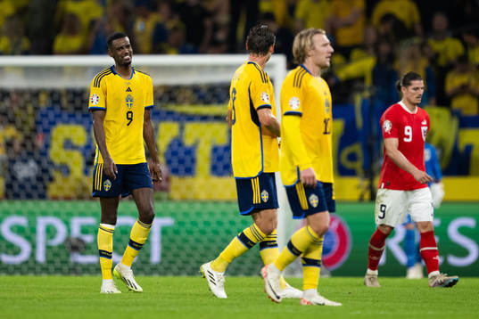 Alexander Isak, Albin Ekdal and Emil Forsberg of Sweden