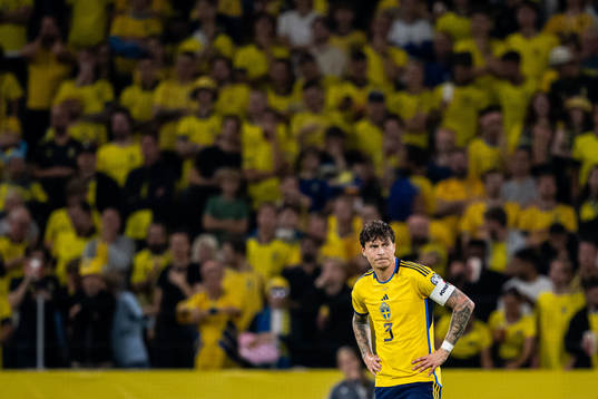 Victor Nilsson Lindelöf of Sweden looks dejected