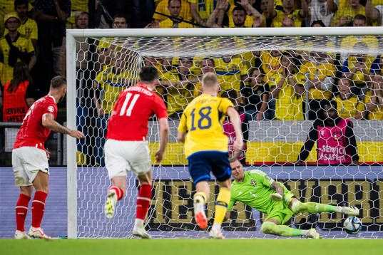 Marko Arnautovic of Austria scores the 0-3 goal past
