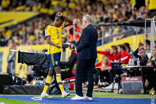 Alexander Isak and Head coach Janne Andersson of Sweden