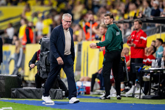 Head coach Janne Andersson of Sweden looks dejected