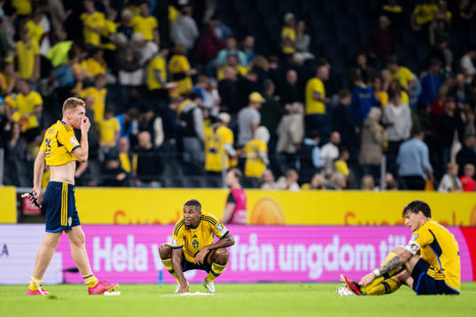 Dejan Kulusevski, Isak Hien and Victor Nilsson Lindelöf of