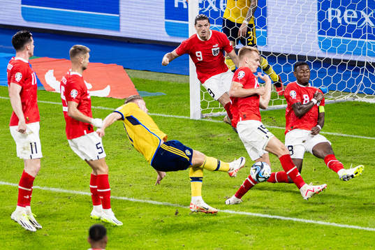 Viktor Gyökeres of Sweden and Philipp Lienhart and David