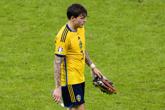 Victor Nilsson Lindelöf of Sweden looks dejected