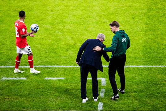 Head coach Janne Andersson of Sweden reacts