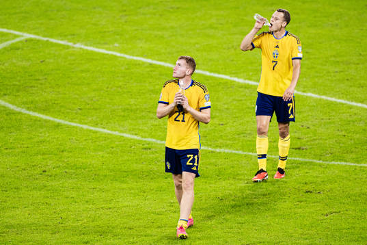 Dejan Kulusevski and Viktor Claesson of Sweden looks