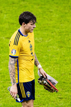 Victor Nilsson Lindelöf of Sweden looks dejected