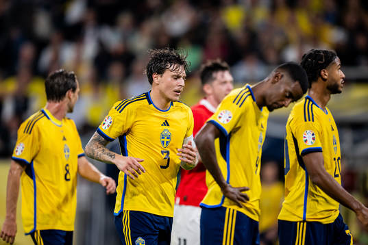 Victor Nilsson Lindelöf, Alexander Isak and Jens-Lys