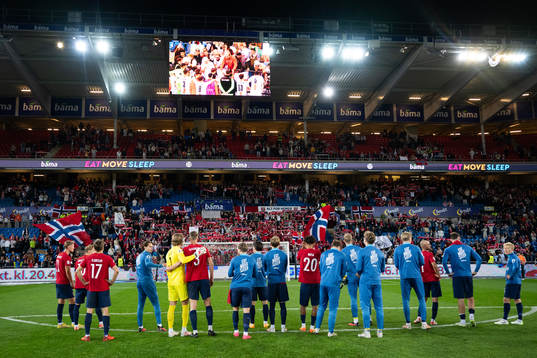 Players of Norway celebrate