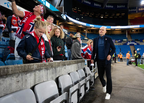 Head coach Ståle Solbakken of Norway