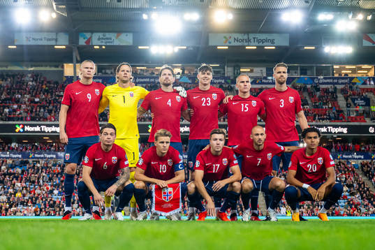 The starting eleven of Norway pose for a team photo