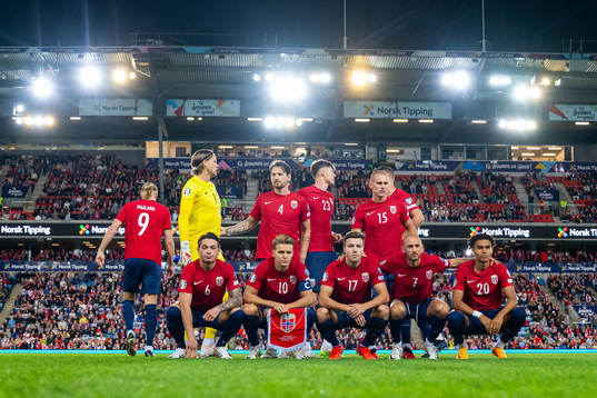 The starting eleven of Norway pose for a team photo