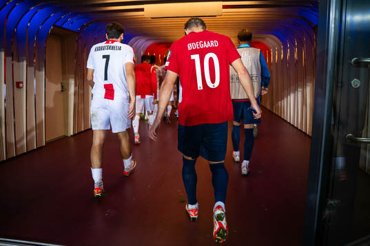 Khvicha Kvaratskhelia of Georgia and Martin Ødegaard of