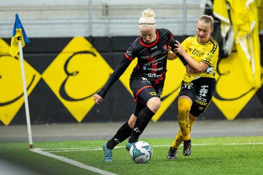Trollhättans Ella Pålsson och Elfsborgs Elin Johansson