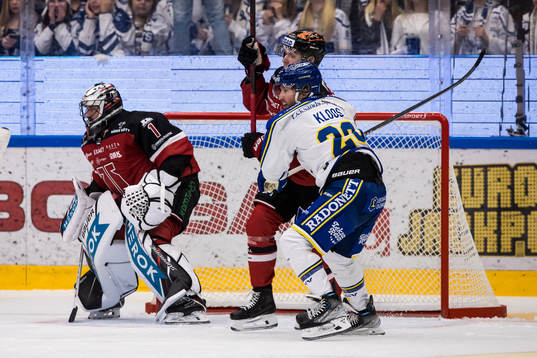Örebros målvakt Jhonas Enroth och Leksands Justin Glenn