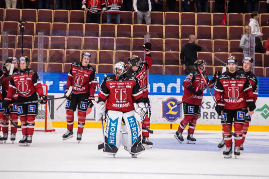Örebros spelarna jublar