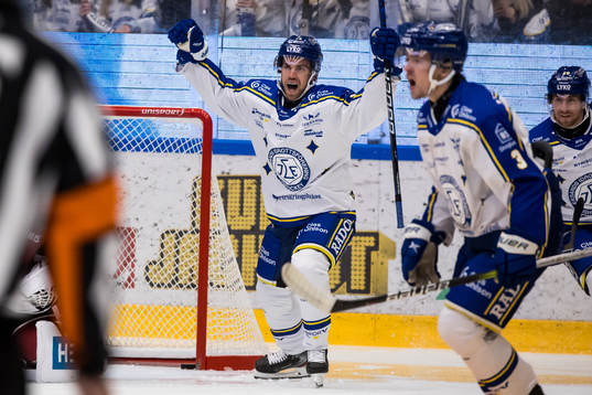 Leksands Oskar Lang jublar