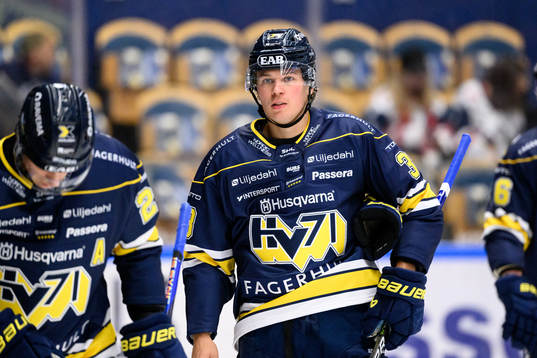 HV71s Måns Lindbäck innan ishockeymatchen i SHL mellan