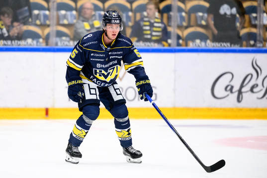 HV71s Victor Sjöholm innan ishockeymatchen i SHL mellan