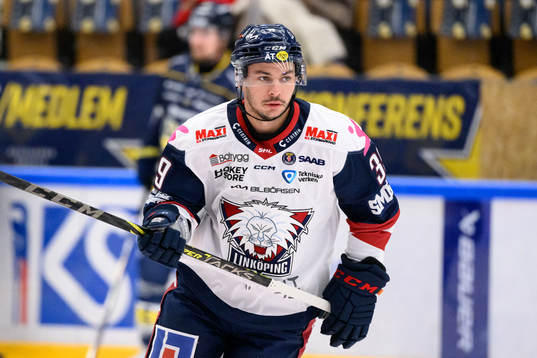 Linköpings Ty Rattie innan ishockeymatchen i SHL mellan