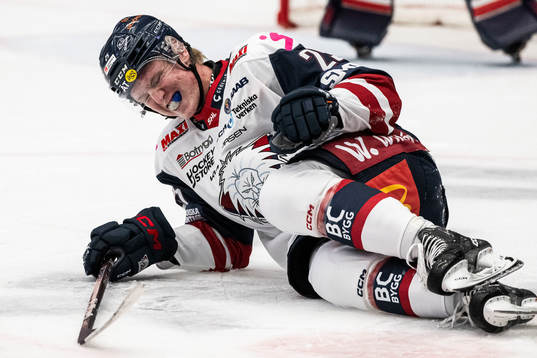 Linköpings Filip Bystedt har ont