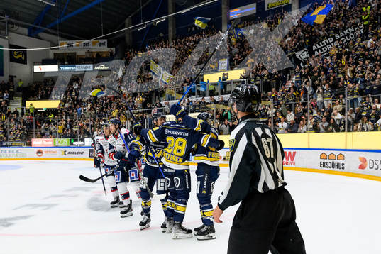 HV71s Joonas Nättinen jublar