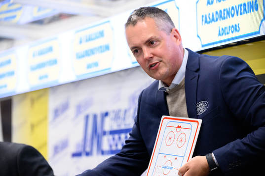 HV71s tränare Tomas Montén