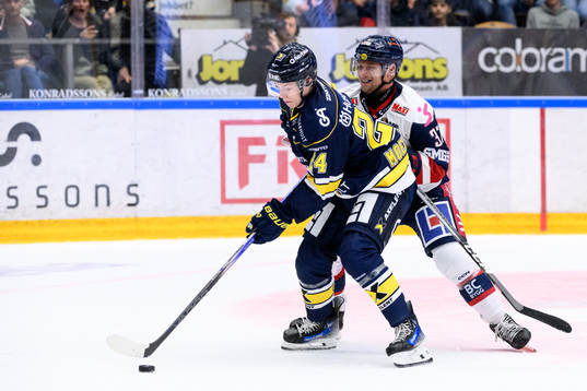 HV71s Oscar Fisker Molgaard och Linköpings Jesper