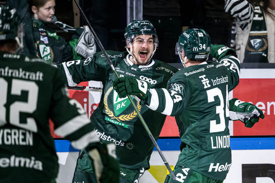 Färjestads David Tomasek jublar