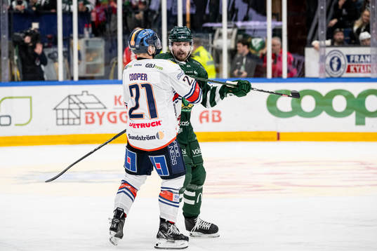 Växjös Brian Cooper och Färjestads Linus Johansson