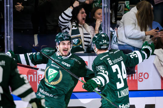 Färjestads David Tomasek jublar