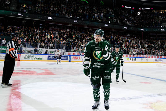 Färjestads David Tomasek jublar