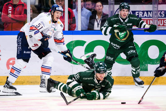 Växjös Emil Sylvegård och Färjestads Jeremy Salvas