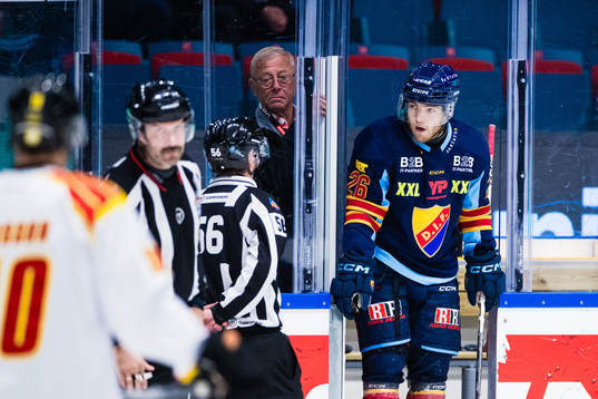 Djurgårdens Emil Berglund blir utvisad