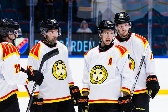 Brynäs Simon Bertilsson, Jacob Blomqvist och Miks Indrasis