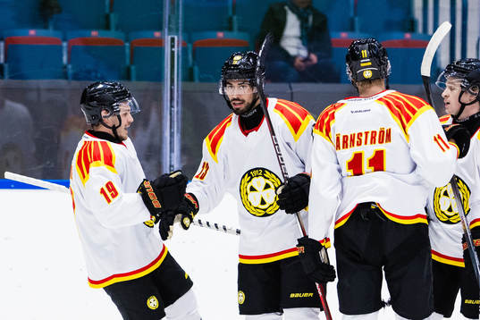 Brynäs Tyler Vesel jublar med Tyler Kelleher