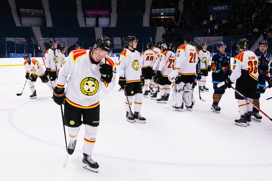 Brynäs Theo Lindstein deppar med lagkamrater