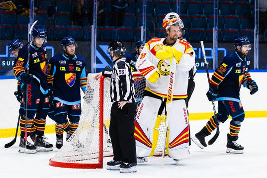 Brynäs målvakt Anders Lindbäck deppar